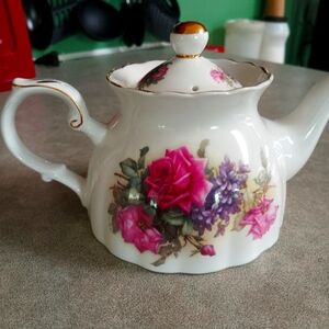 Ceramic floral teapot